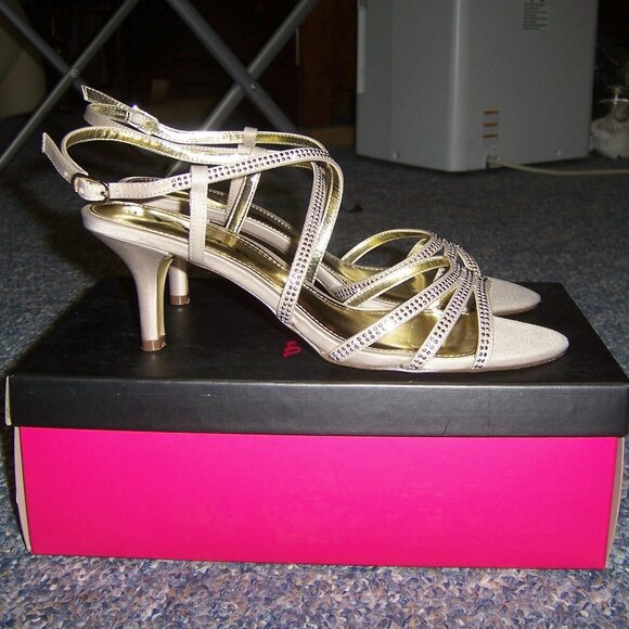 Touch of Nina Strappy Sandals Heels Sparkly Champagne Satin Genivee Size 7.5 - Picture 5 of 6